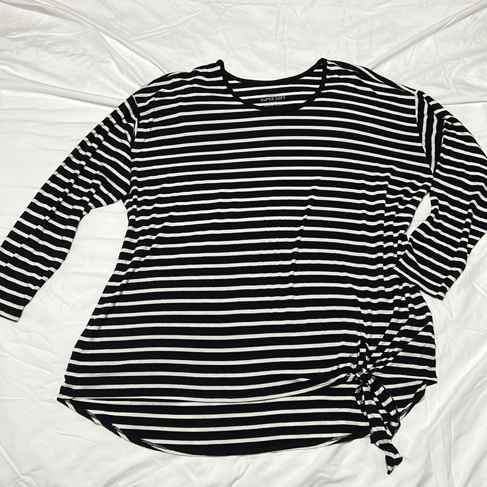 Torrid Super Soft tie front  long sleeve tee